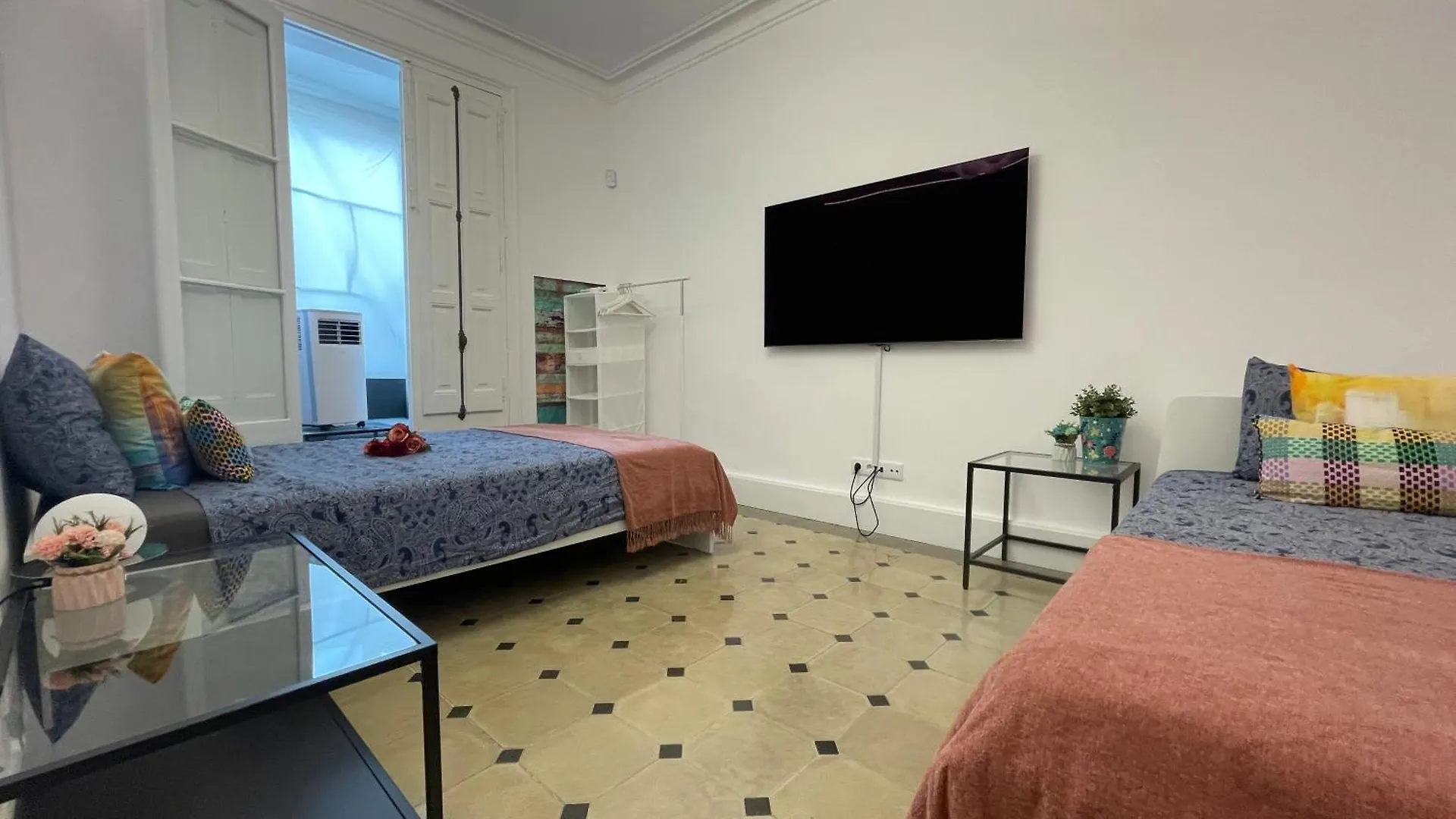 Bcn Centric Rooms Barcelona Hostel